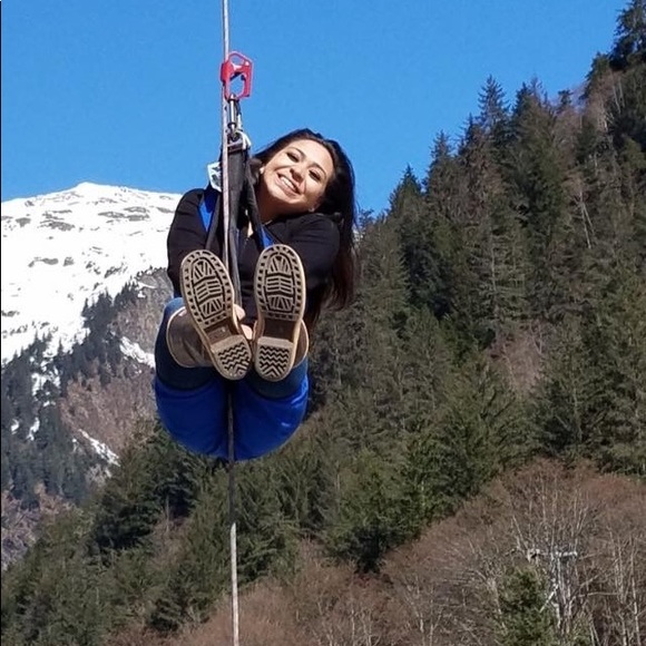 Meet your Posher, Catalina - Picture 1 of 1